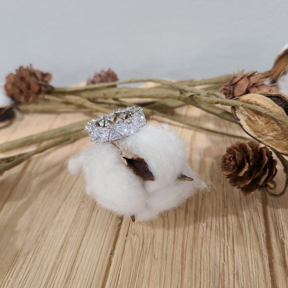 🎊🎊NEW🎊🎊BEAUTIFUL!! TRIANGLE CZ Ring in SILVER Plating 🎊🎊 - Picture 10 of 16